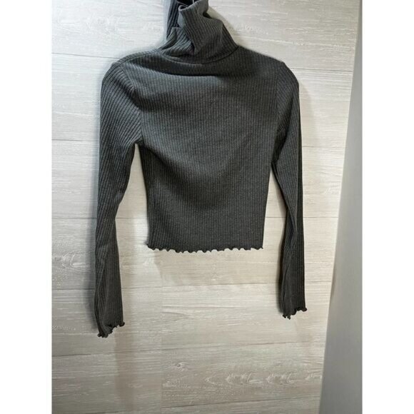 Forever 21 Lettuce-Edge Long-Sleeve‎ Cropped Top Small - Picture 2 of 5